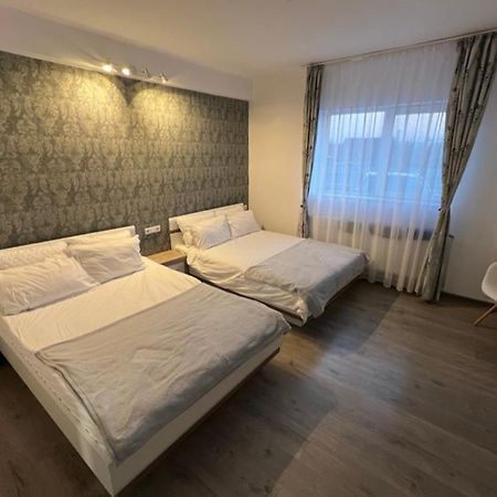 1-Beadroom Apartment With Free Parking Турда Екстер'єр фото