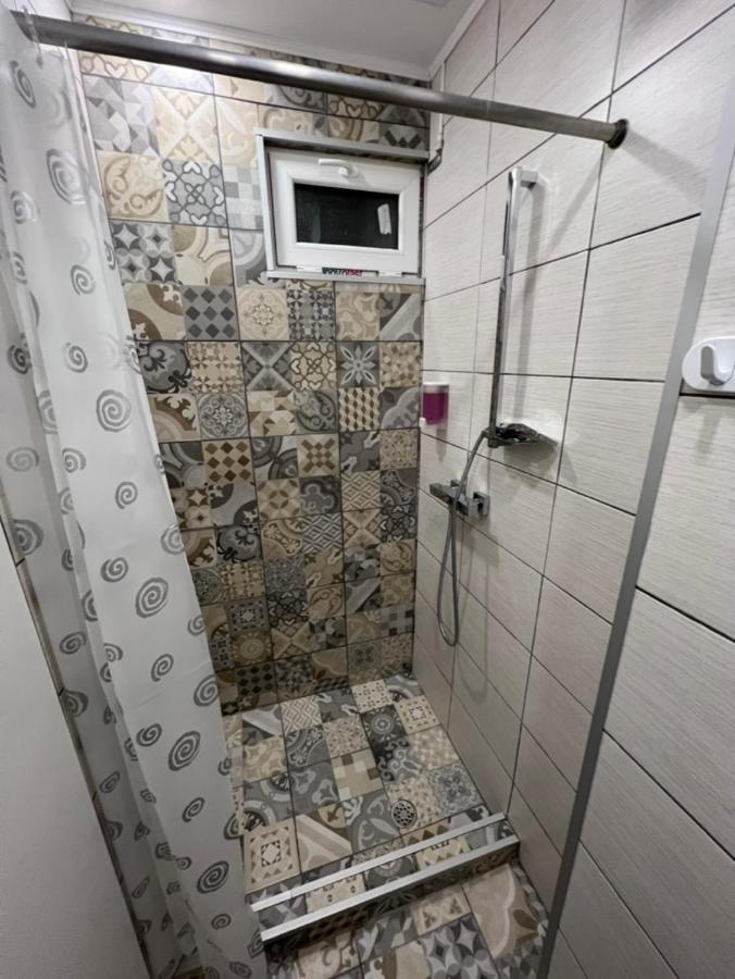 1-Beadroom Apartment With Free Parking Турда Екстер'єр фото