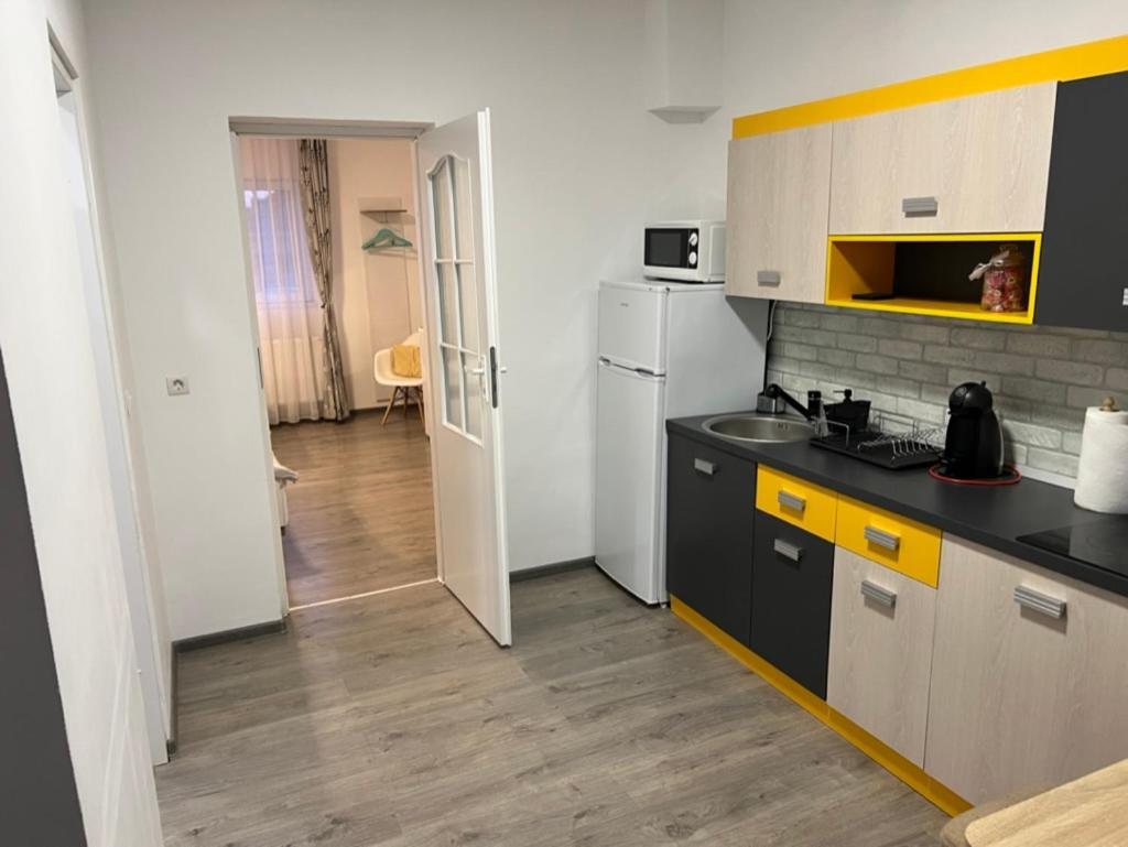 1-Beadroom Apartment With Free Parking Турда Екстер'єр фото